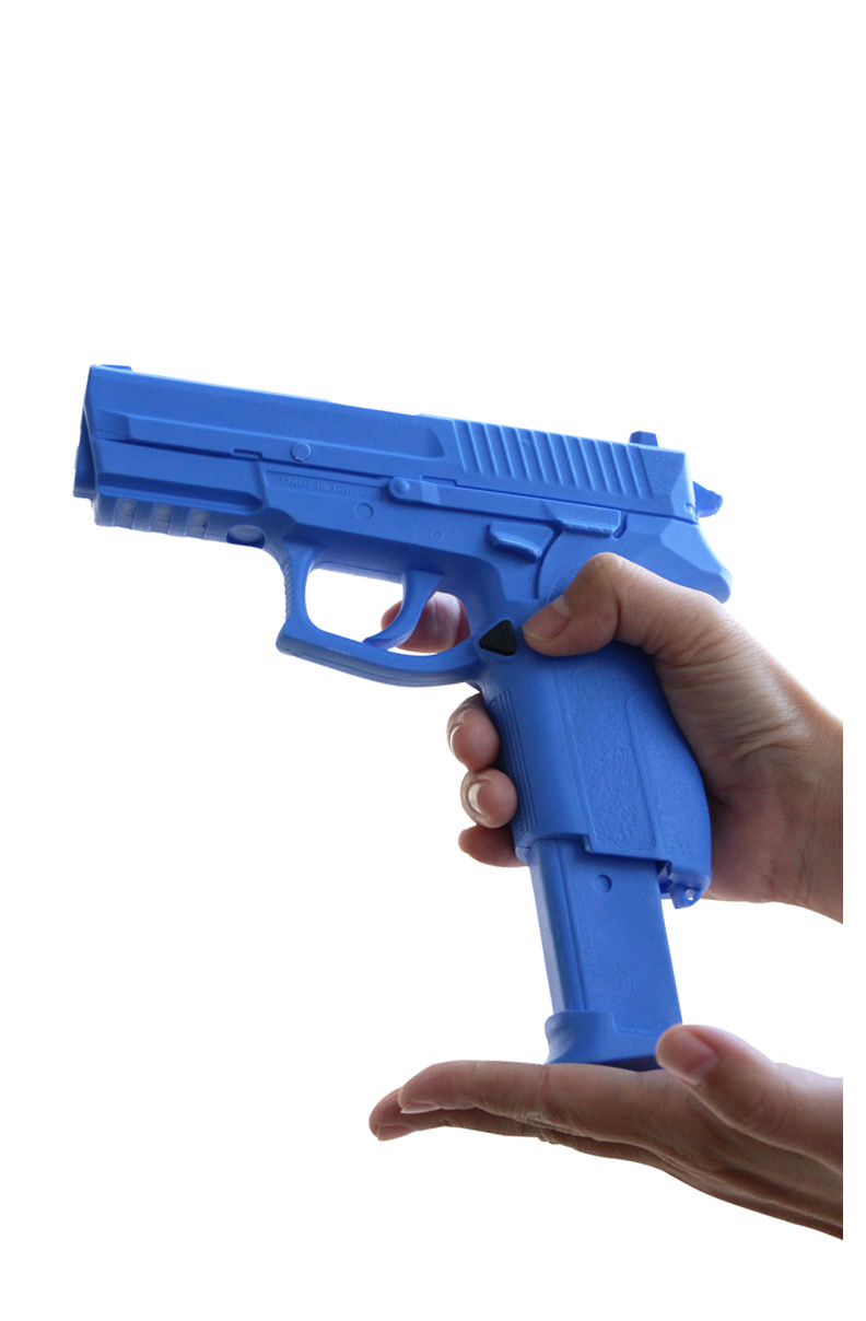 Training Pistole BLUE mit Magazin  SIG nachempfunden